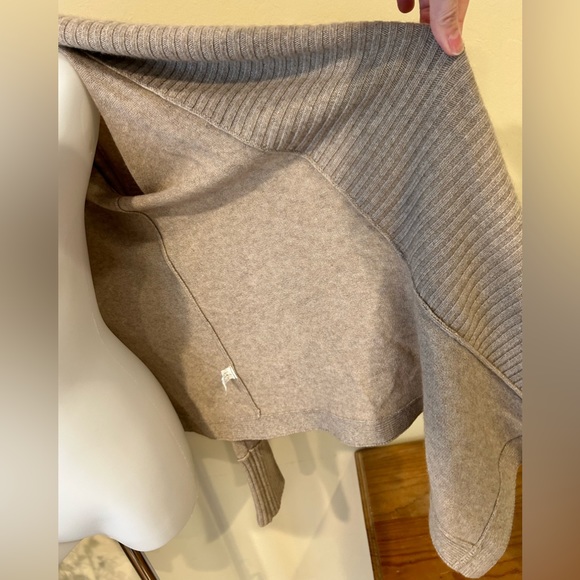 100% Cashmere CLUB MONACO (Italian Cashmere) high/low cardigan Taupe Size: S/P - Picture 12 of 14